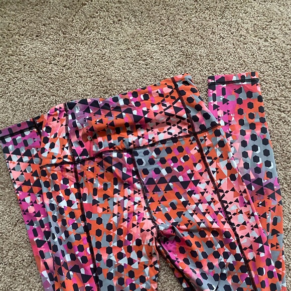 Victoria secret knockout leggings - Picture 2 of 3